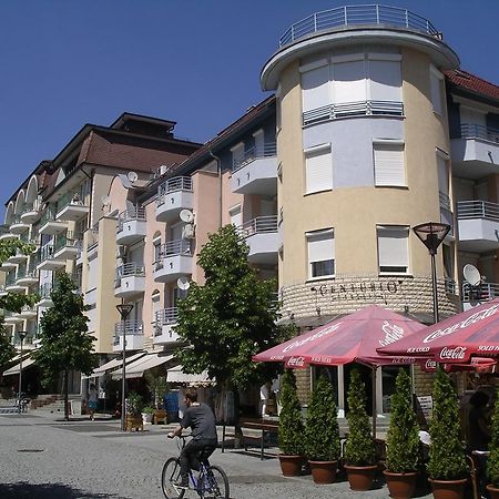 Centrum 2 Apartmanok Heviz Exterior photo