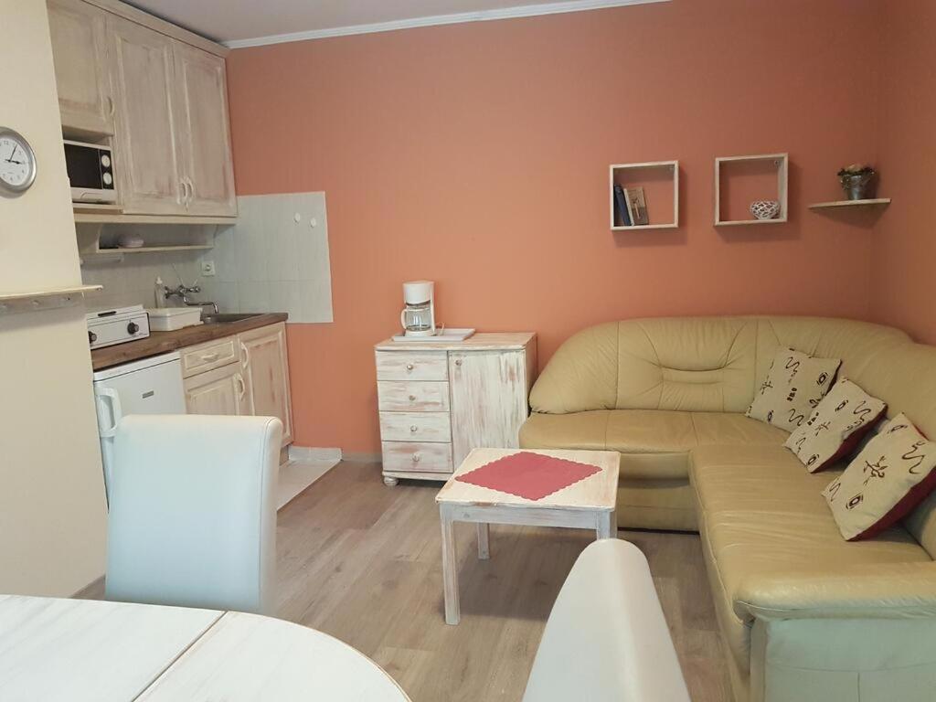 Centrum 2 Apartmanok Heviz Exterior photo