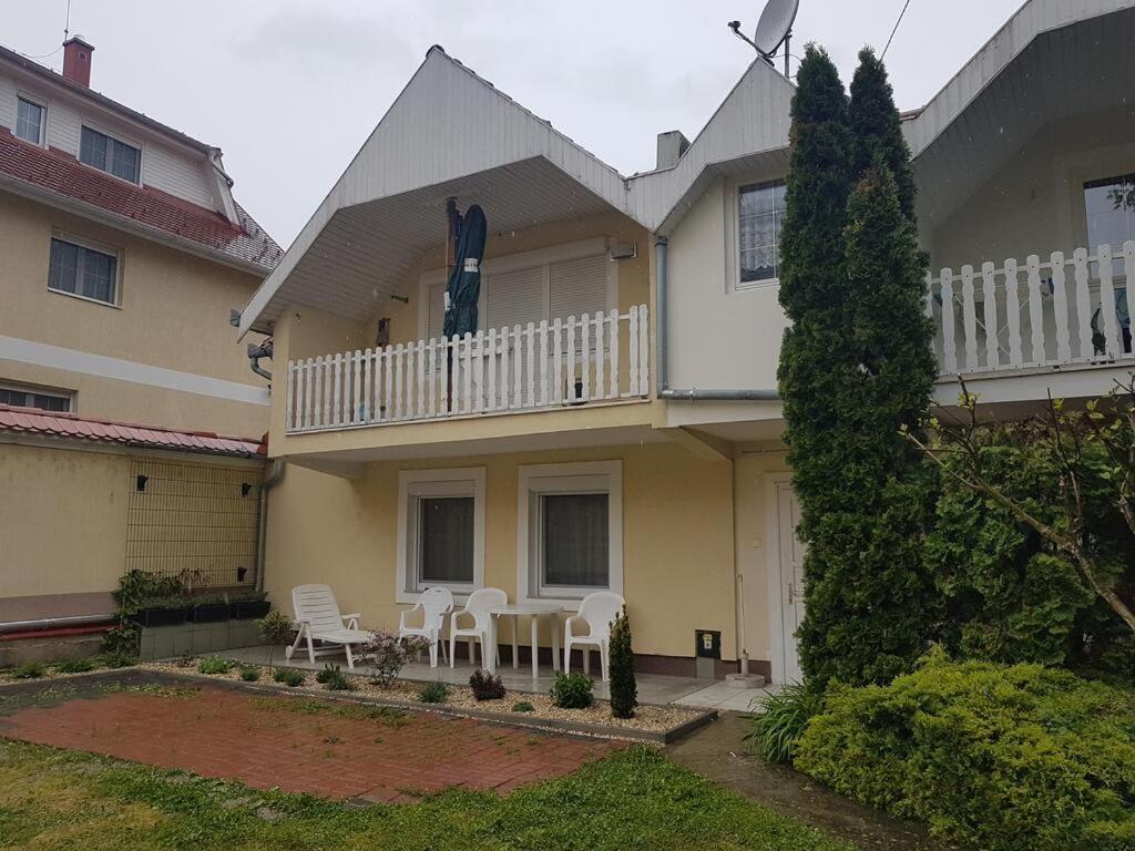 Centrum 2 Apartmanok Heviz Exterior photo