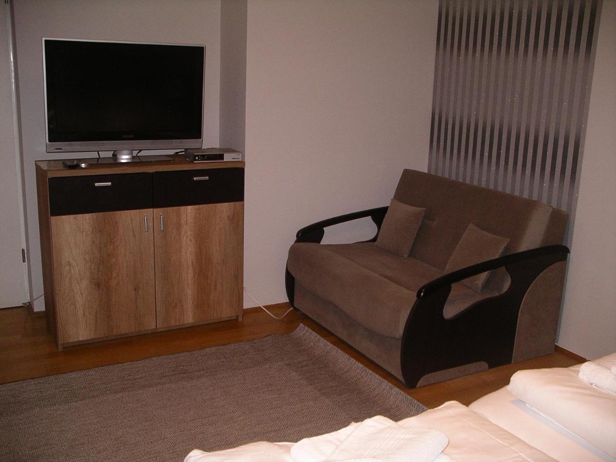 Centrum 2 Apartmanok Heviz Exterior photo