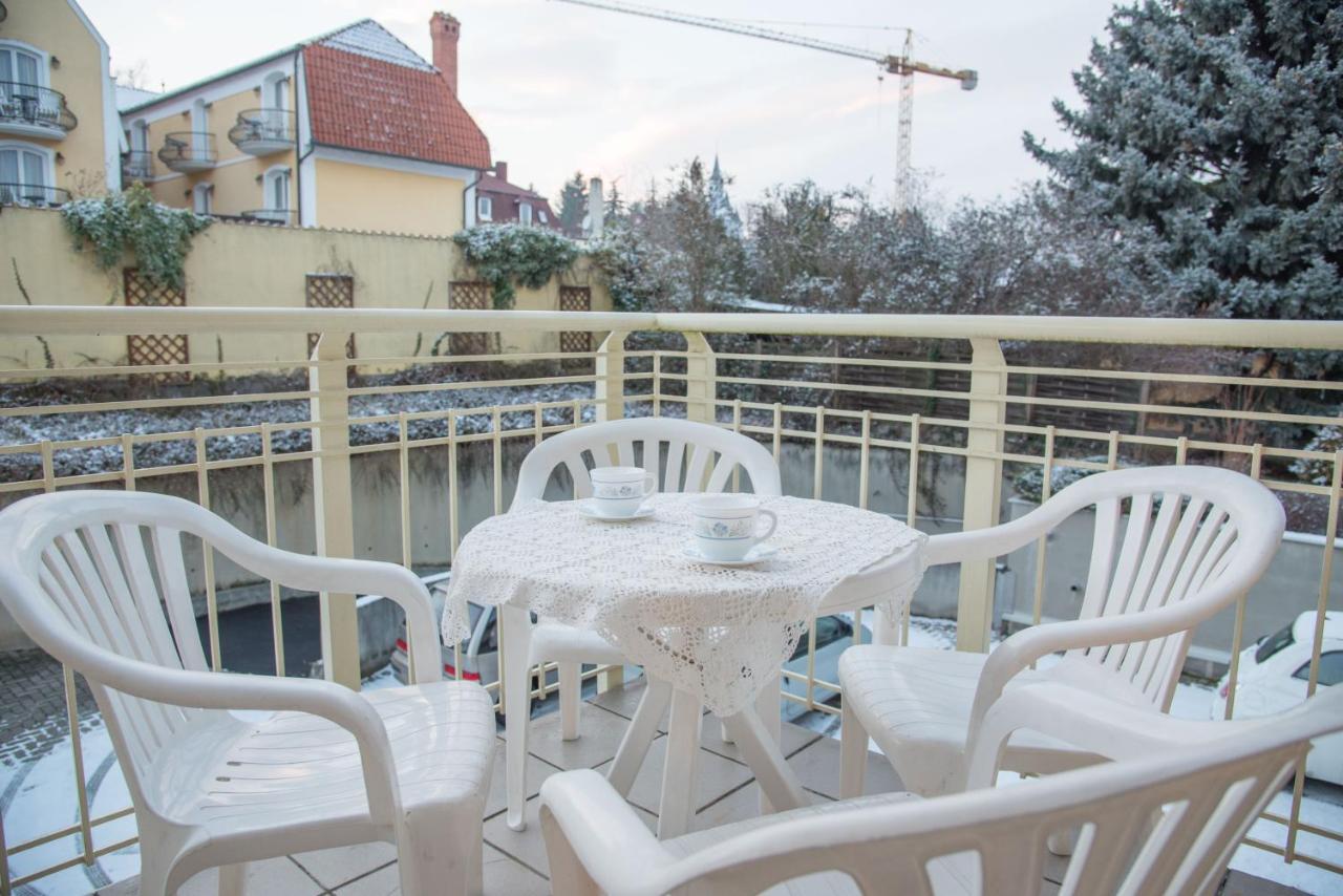 Centrum 2 Apartmanok Heviz Exterior photo