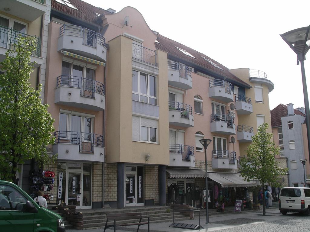 Centrum 2 Apartmanok Heviz Exterior photo