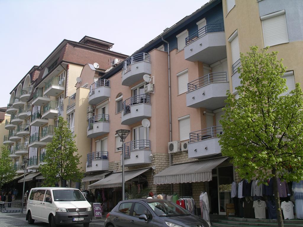 Centrum 2 Apartmanok Heviz Exterior photo